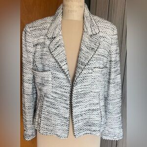 Boucle blk wht jacket in L